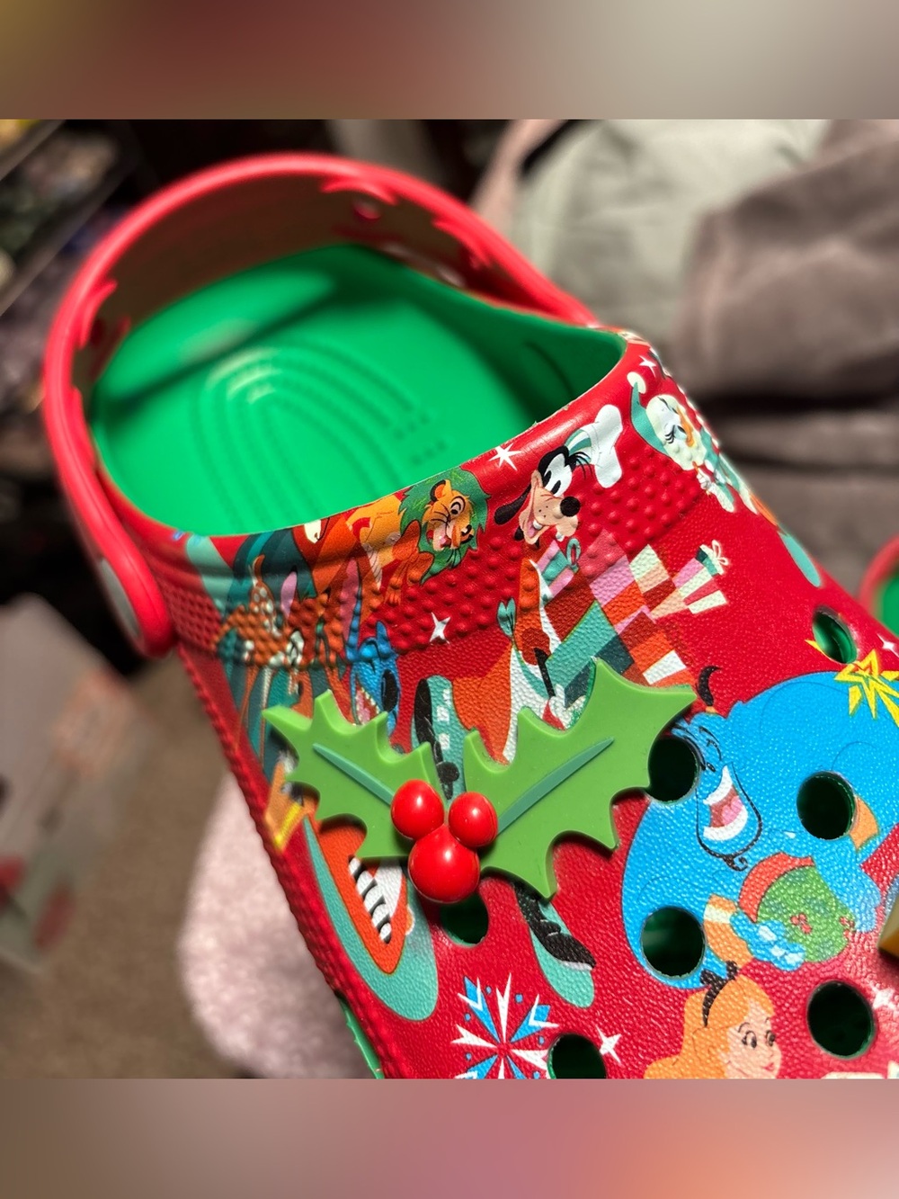 Disney Parks Mickey &Friends 2023 Christmas Holiday Classic Clogs W7/ M5 - Picture 4 of 11